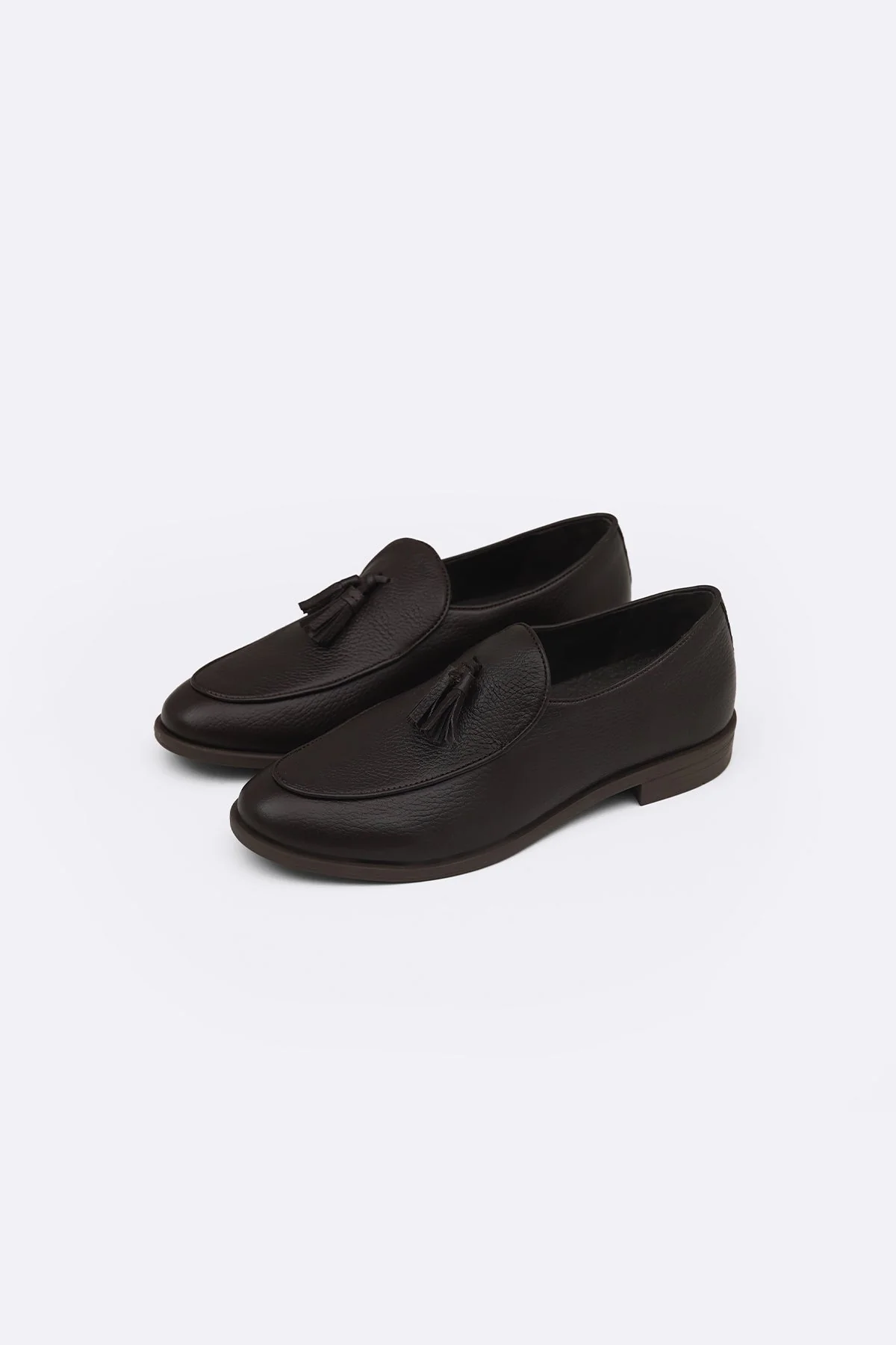 GRAINED LEATHER TASSEL LOAFERS