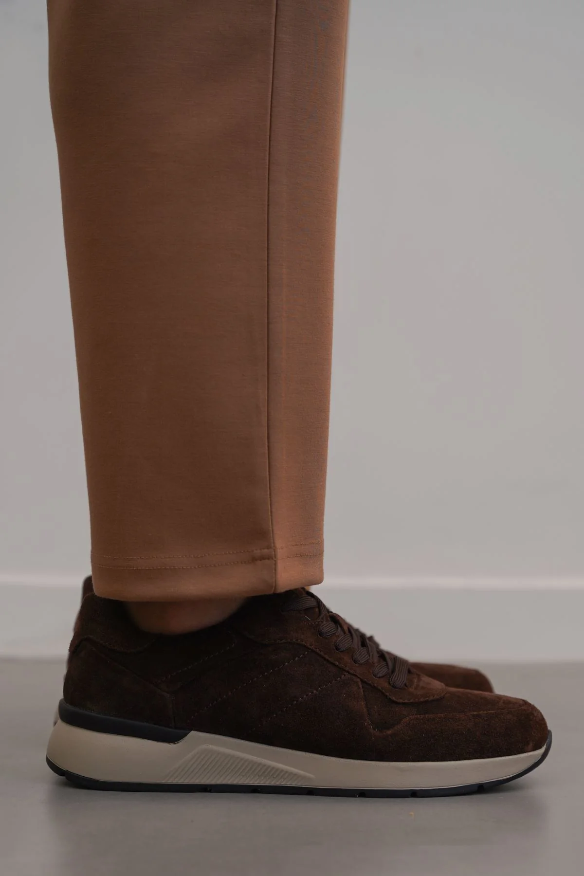 LACE-UP LEATHER SNEAKERS